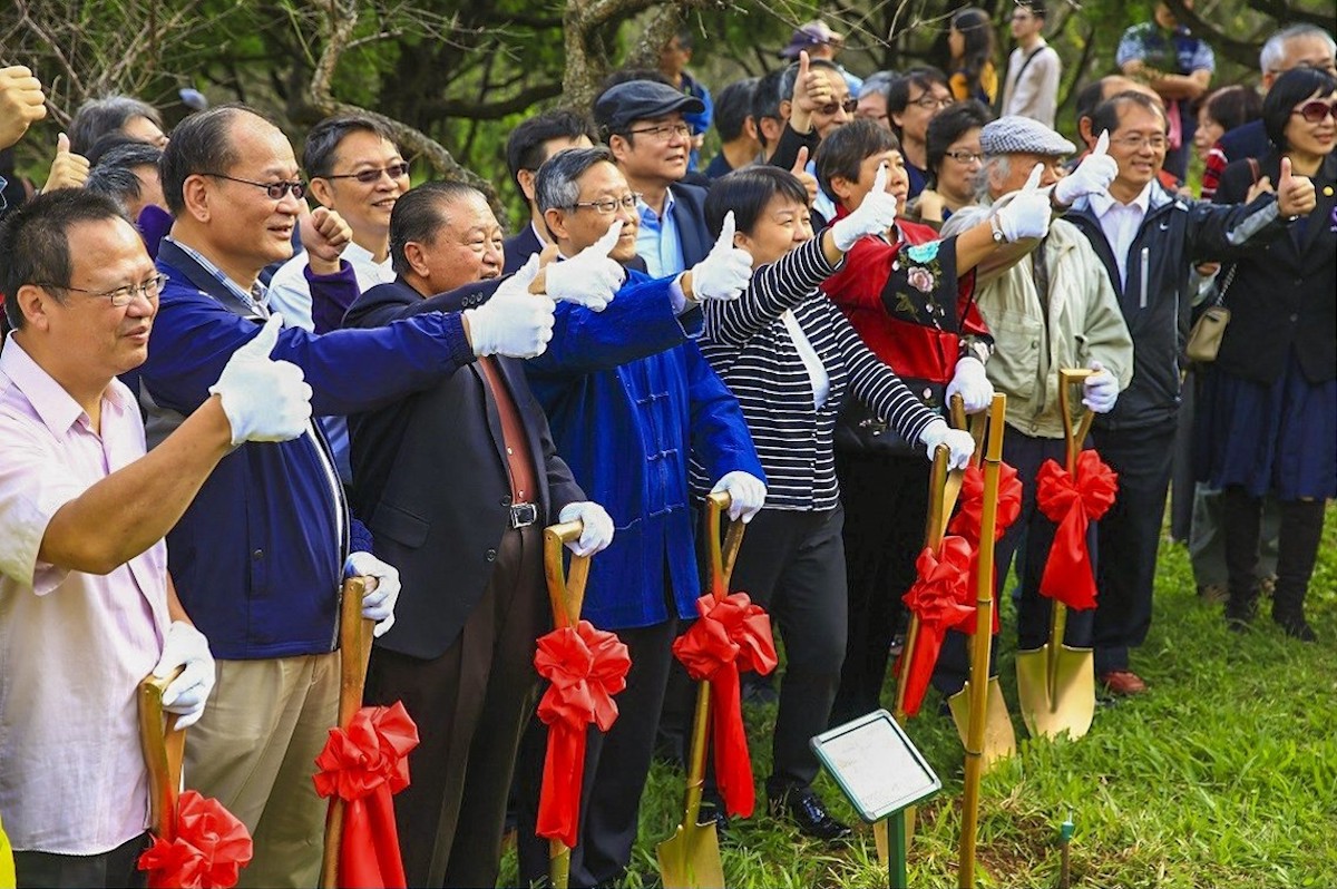 清華大學植樹團體近照