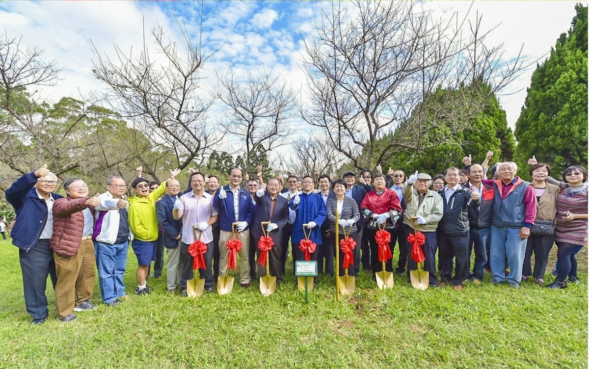 清華大學植樹大團體照